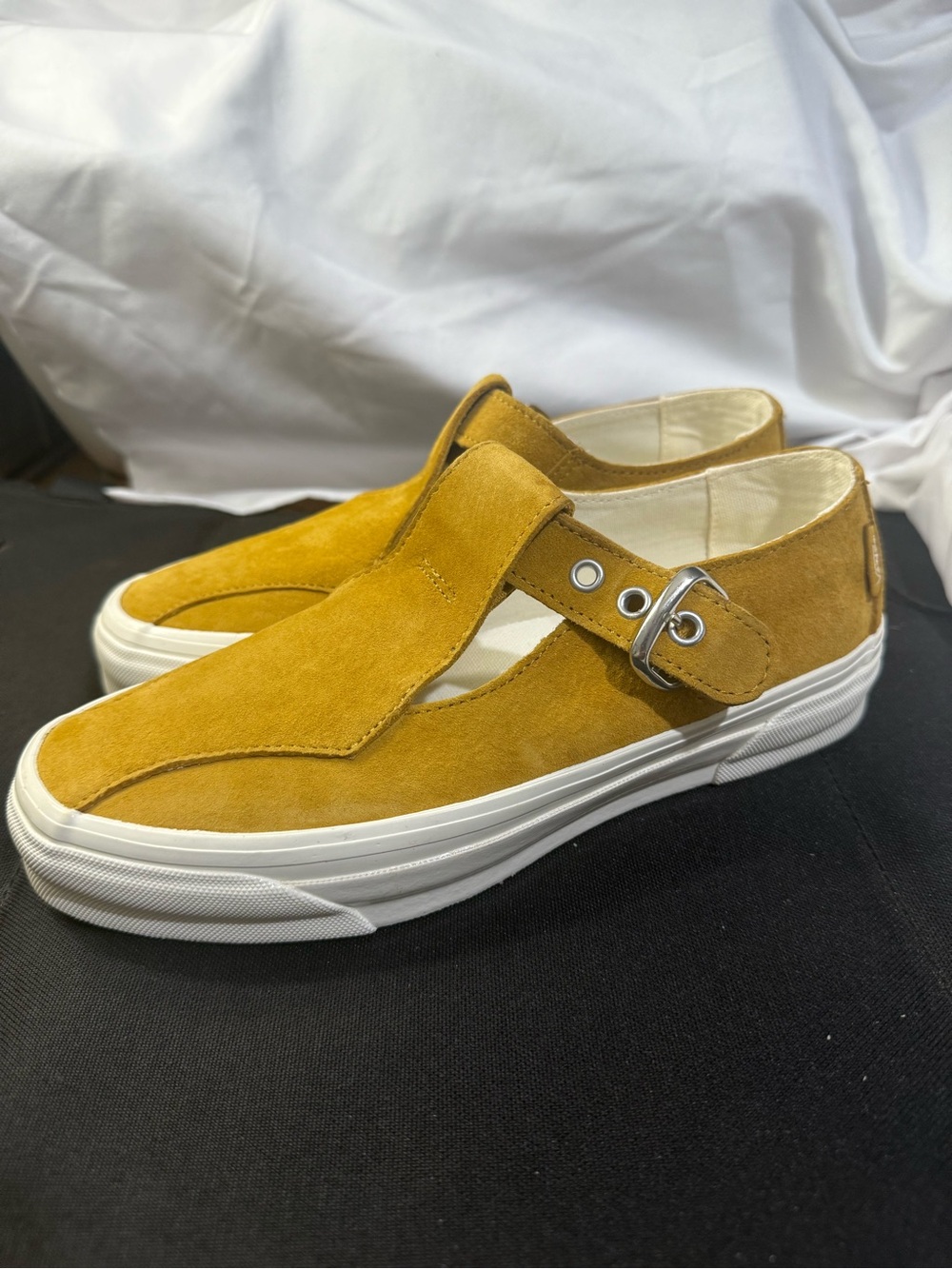Vans 93 Luxe Mary Jane Gold Sneaker in Pig Suede  W/Size 8 Men Size 6.5